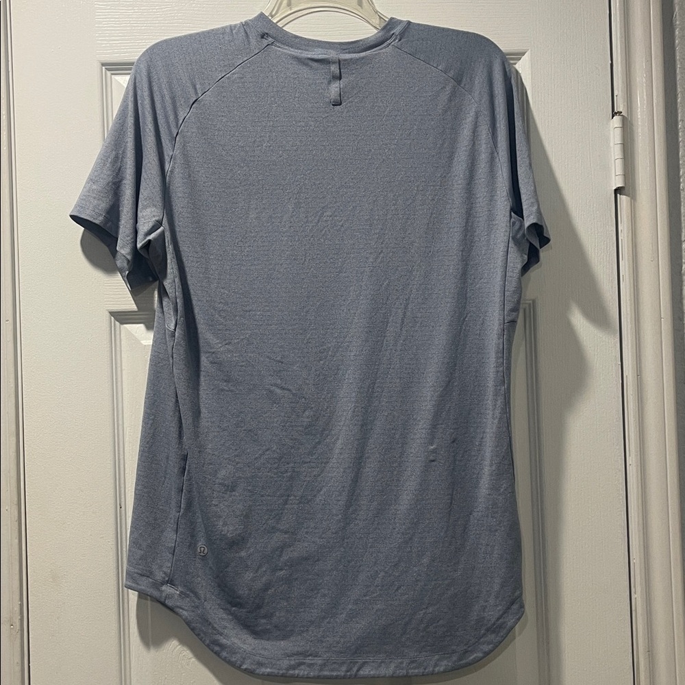 Lululemon tee - Picture 4 of 5